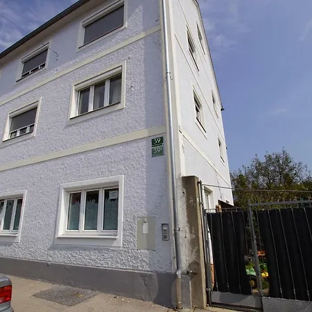 아파트 Andreas' Dachwohnung Mit Terrasse