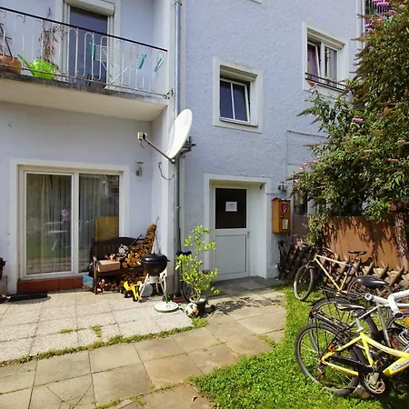 Andreas' Dachwohnung Mit Terrasse 아파트