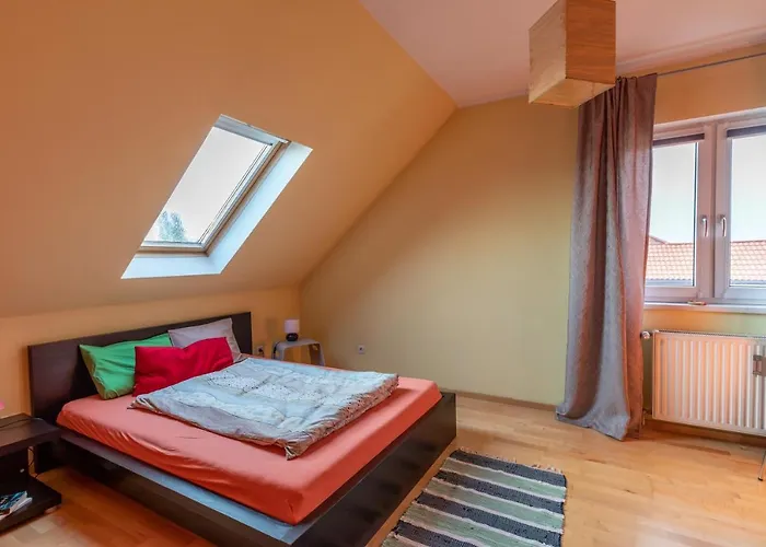 Andreas' Dachwohnung Mit Terrasse *